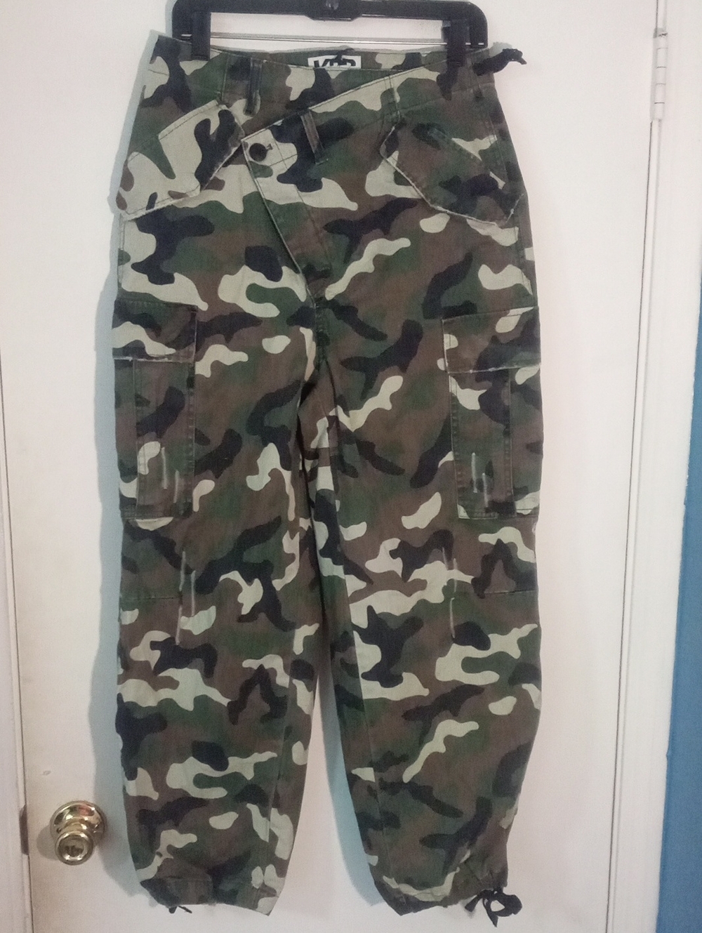 * KBB By Kahlana Camo Cargo Pants Green Camouflage Small NWT $45 Wrap Close Fly